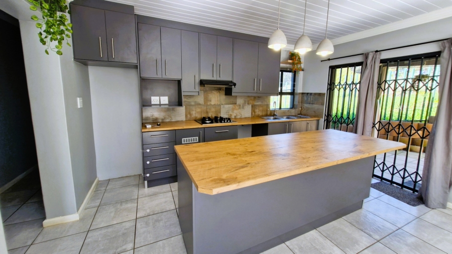 To Let 3 Bedroom Property for Rent in Glen Lilly Western Cape